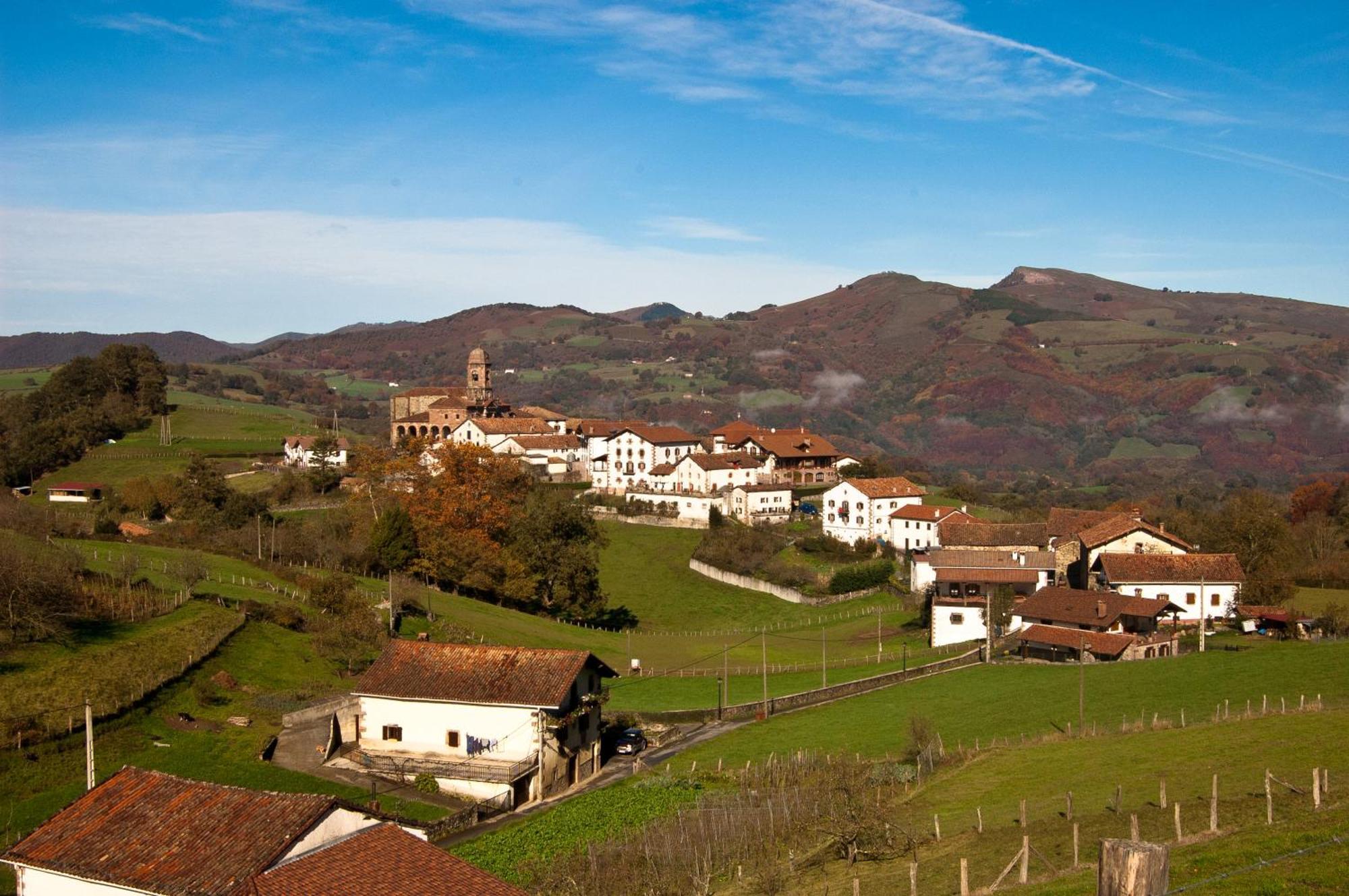Hotel Urgain Oronoz-Mugaire Exterior photo